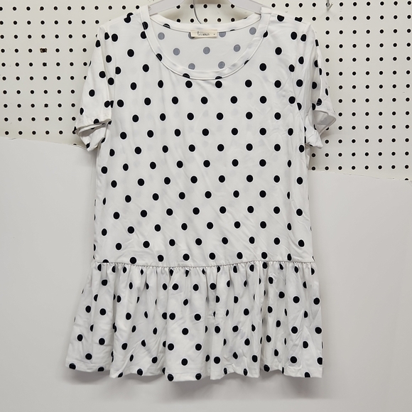 les amis Tops - LES Amis size med polka dots top NWOT ruffle bottom
